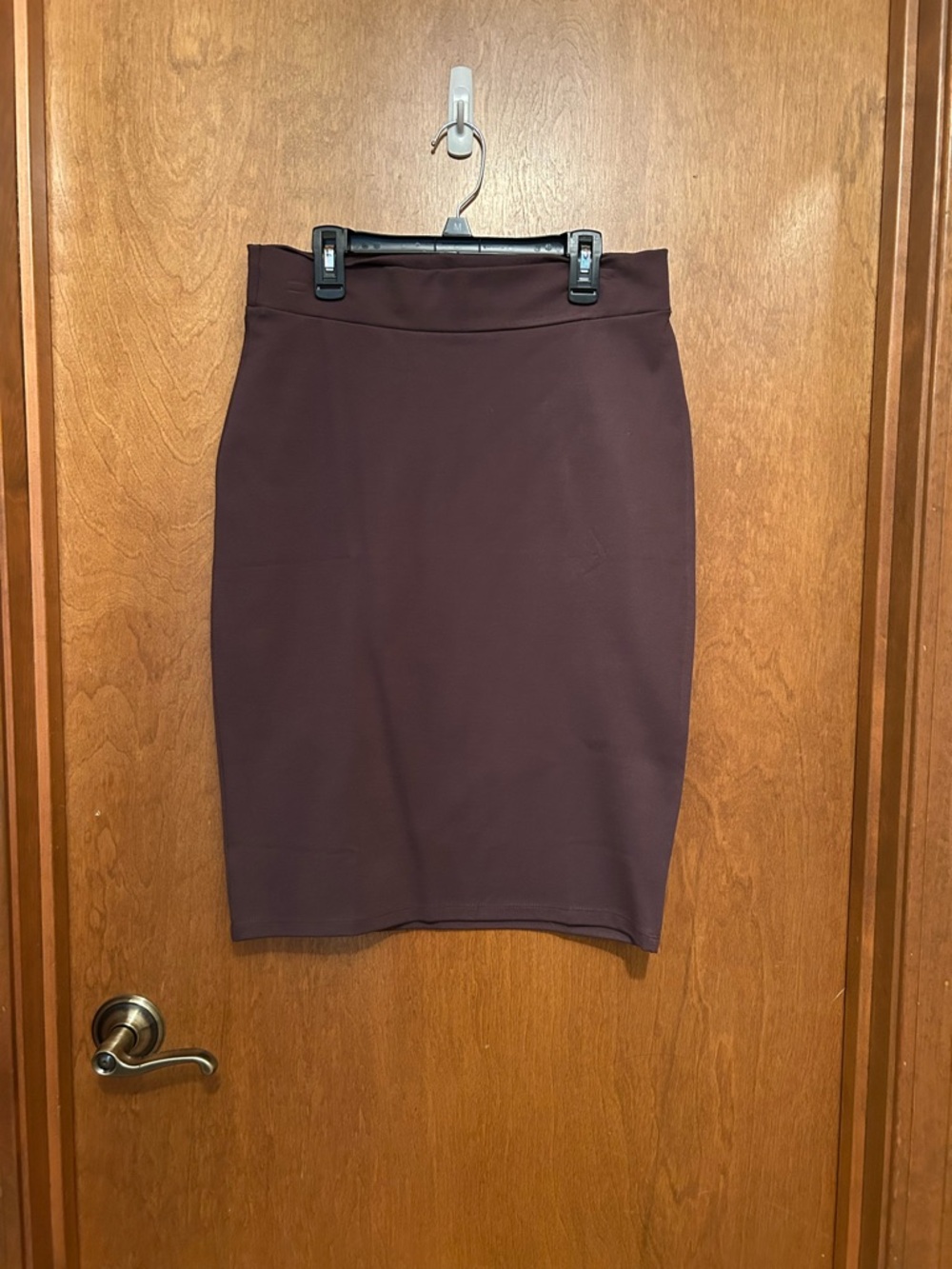 NEW w/out tags. Chocolate brown pull on stretch midi  pencil skirt size M
